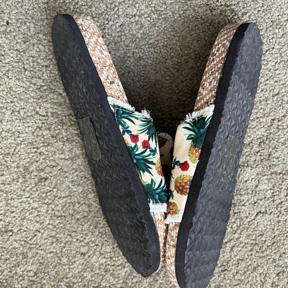 Sandals - Picture 4 of 4